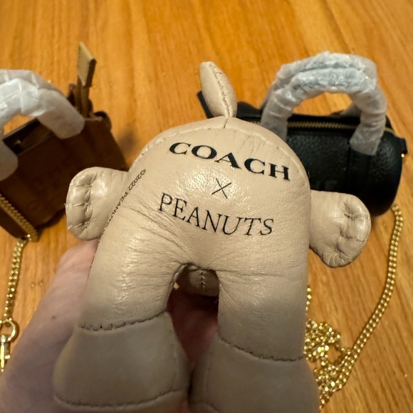 Coach x Peanuts Snoopy Leather Key Chain - Picture 5 of 7